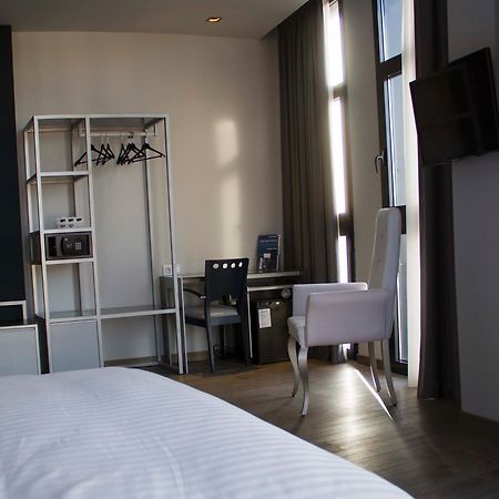 Hotel Santa Eulalia ปวยร์โตลญาโน ภายนอก รูปภาพ
