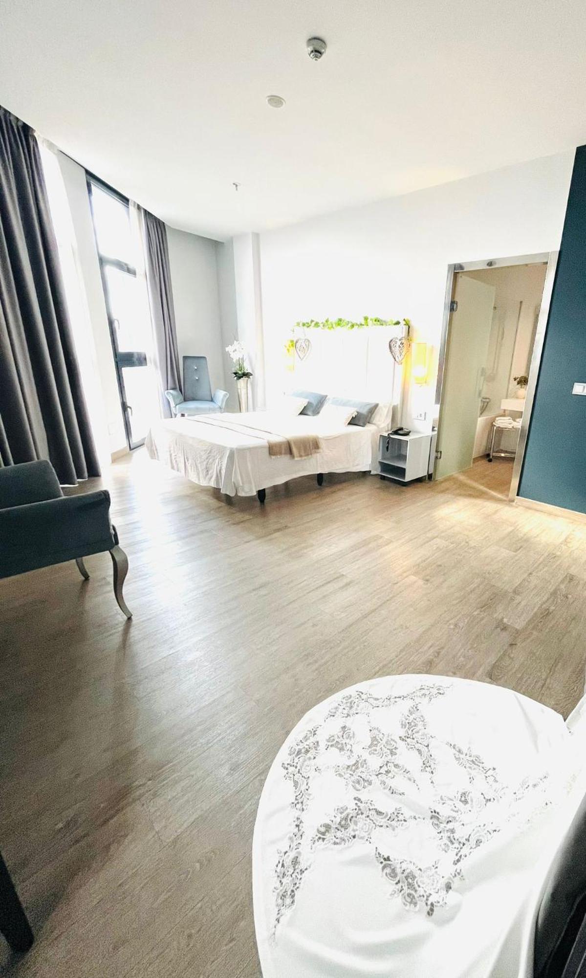 Hotel Santa Eulalia ปวยร์โตลญาโน ภายนอก รูปภาพ